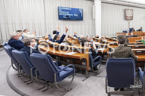  27.05.2021 WARSZAWA SENAT<br />
POSIEDZENIE SENATU<br />
N/Z MAREK PEK SALA POSIEDZEN SENATOROWIE GLOSOWANIE RATYFIKACJA BUDZETU ODBUDOWY Z PREAMBULA VICTORIA WIKTORIA<br />
 