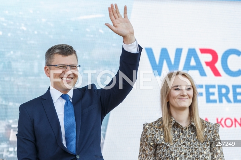  05.06.2021 RZESZOW <br />
KONWENCJA WYBORCZA KANDYDATA NA URZAD PREZYDENTA RZESZOWA MARCINA WARCHOLA POLACZONA Z KONCERTEM ZESPOLU BOYS <br />
N/Z MARCIN WARCHOL Z ZONA <br />
 