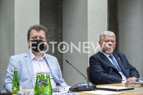  10.06.2021 WARSZAWA SEJM<br />
DZIEN W SEJMIE<br />
N/Z PIOTR BABINETZ MAREK SUSKI<br />
 