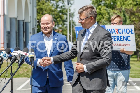  11.06.2021 RZESZOW <br />
KONFERENCJA KANDYDATA NA URZAD PREZYDENTA RZESZOWA MARCINA WARCHOLA PODSUMOWUJACA KAMPANIE WYBORCZA <br />
N/Z MARCIN WARCHOL MACIEJ MASLOWSKI <br />
 