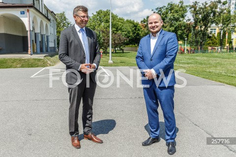  11.06.2021 RZESZOW <br />
KONFERENCJA KANDYDATA NA URZAD PREZYDENTA RZESZOWA MARCINA WARCHOLA PODSUMOWUJACA KAMPANIE WYBORCZA <br />
N/Z MARCIN WARCHOL MACIEJ MASLOWSKI <br />
 