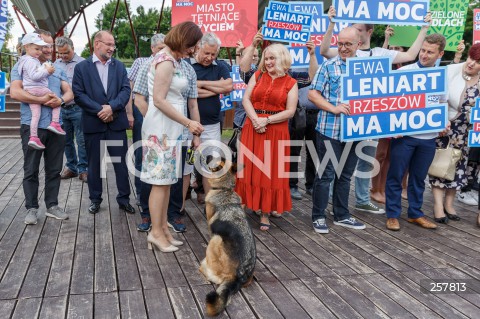  11.06.2021 RZESZOW <br />
KONFERENCJA KANDYDATKI NA URZAD PREZYDENTA RZESZOWA EWY LENIART PODSUMOWUJACA KAMPANIE WYBORCZA NA RZESZOWSKICH BULWARACH <br />
N/Z EWA LENIART <br />
 