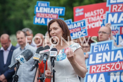  11.06.2021 RZESZOW <br />
KONFERENCJA KANDYDATKI NA URZAD PREZYDENTA RZESZOWA EWY LENIART PODSUMOWUJACA KAMPANIE WYBORCZA NA RZESZOWSKICH BULWARACH <br />
N/Z EWA LENIART <br />
 