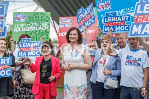  11.06.2021 RZESZOW <br />
KONFERENCJA KANDYDATKI NA URZAD PREZYDENTA RZESZOWA EWY LENIART PODSUMOWUJACA KAMPANIE WYBORCZA NA RZESZOWSKICH BULWARACH <br />
N/Z EWA LENIART <br />
 