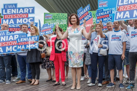  11.06.2021 RZESZOW <br />
KONFERENCJA KANDYDATKI NA URZAD PREZYDENTA RZESZOWA EWY LENIART PODSUMOWUJACA KAMPANIE WYBORCZA NA RZESZOWSKICH BULWARACH <br />
N/Z EWA LENIART <br />
 