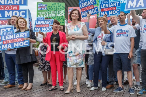  11.06.2021 RZESZOW <br />
KONFERENCJA KANDYDATKI NA URZAD PREZYDENTA RZESZOWA EWY LENIART PODSUMOWUJACA KAMPANIE WYBORCZA NA RZESZOWSKICH BULWARACH <br />
N/Z EWA LENIART <br />
 