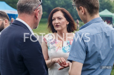  11.06.2021 RZESZOW <br />
KONFERENCJA KANDYDATKI NA URZAD PREZYDENTA RZESZOWA EWY LENIART PODSUMOWUJACA KAMPANIE WYBORCZA NA RZESZOWSKICH BULWARACH <br />
N/Z EWA LENIART <br />
 