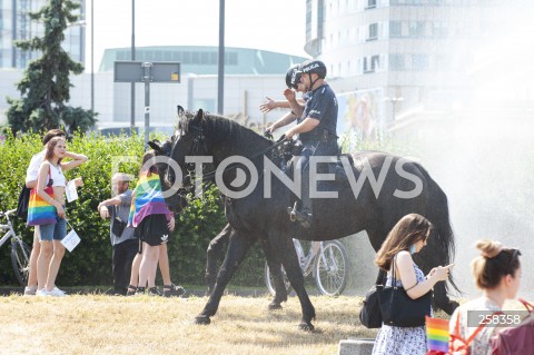  19.06.2021 WARSZAWA<br />
PARADA ROWNOSCI<br />
N/Z POLICJA KONNA<br />
 