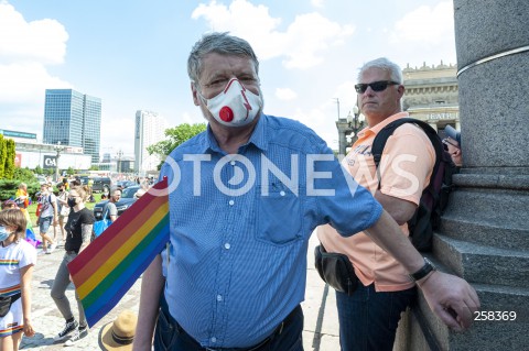  19.06.2021 WARSZAWA<br />
PARADA ROWNOSCI<br />
N/Z UCZESTNICY WYDARZENIA Z FLAGAMI I TRANSPARENTAMI<br />
 