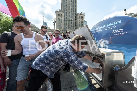  19.06.2021 WARSZAWA<br />
PARADA ROWNOSCI<br />
N/Z RAFAL TRZASKOWSKI WODOCIAGI WARSZAWSKIE<br />
 