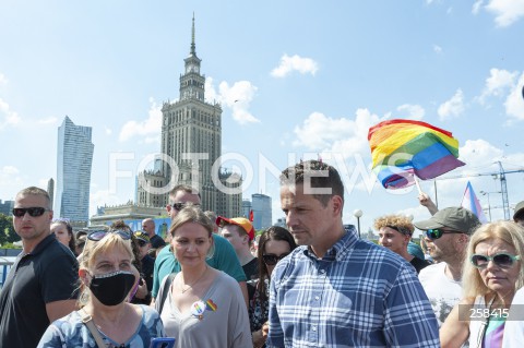  19.06.2021 WARSZAWA<br />
PARADA ROWNOSCI<br />
N/Z RAFAL TRZASKOWSKI<br />
 