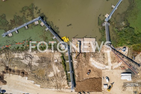  09.09.2021 RZESZOW <br />
ROZPOCZYNA SIE ODMULANIE RZEKI WISLOK NA RZESZOWSKIM ZALEWIE<br />
N/Z ODMULANIE MASZYNY RZEKA WISLOK <br />
 