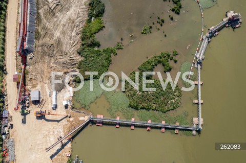  09.09.2021 RZESZOW <br />
ROZPOCZYNA SIE ODMULANIE RZEKI WISLOK NA RZESZOWSKIM ZALEWIE<br />
N/Z ODMULANIE MASZYNY RZEKA WISLOK <br />
 
