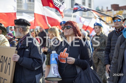  23.10.2021 GDANSK<br />
POMORSKI MARSZ WOLNOSCI - PROTEST PRZECIWKO COVID W GDANSKU<br />
N/Z JUSTYNA SOCHA PROTESTUJACY<br />
 