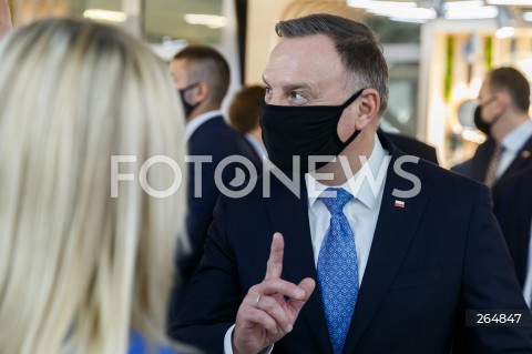  05.11.2021 JASIONKA <br />
KONGRES 590 - 6. EDYCJA<br />
ZWIEDZANIE STOISK LAUREATOW NAGRODY GOSPODARCZEJ PRZEZ PREZYDENTA RP<br />
N/Z PREZYDENT RP ANDRZEJ DUDA <br />
 