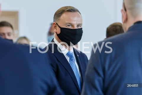  05.11.2021 JASIONKA <br />
KONGRES 590 - 6. EDYCJA<br />
ZWIEDZANIE STOISK LAUREATOW NAGRODY GOSPODARCZEJ PRZEZ PREZYDENTA RP<br />
N/Z PREZYDENT RP ANDRZEJ DUDA <br />
 