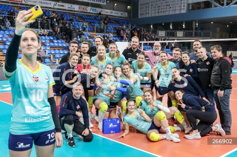  !! CENA MINIMALNA PRINT 100 PLN !!<br />
!! CENA MINIMALNA INTERNET 100 PLN !!<br />
<br />
23.11.2021 RZESZOW POLAND<br />
SIATKOWKA LIGA MISTRZYN <br />
2022 CEV CHAMPIONS LEAGUE VOLLEYBALL - WOMEN <br />
MECZ DEVELOPRES RZESZOW - DRESDNER SC <br />
N/Z KATARZYNA WENERSKA NAGRODA MVP ZWYCIESKIE SELFIE DRUZYNA KLUB ZAWODNICZKI SIATKARKI <br />
 