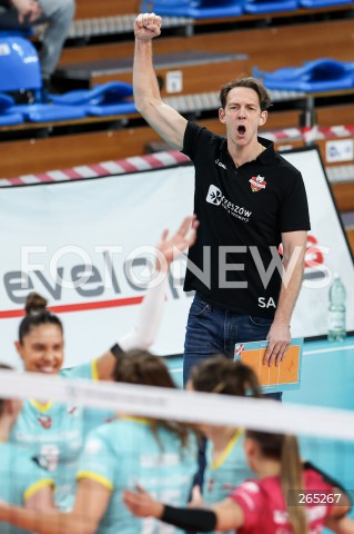  !! CENA MINIMALNA PRINT 100 PLN !!<br />
!! CENA MINIMALNA INTERNET 100 PLN !!<br />
<br />
23.11.2021 RZESZOW POLAND<br />
SIATKOWKA LIGA MISTRZYN <br />
2022 CEV CHAMPIONS LEAGUE VOLLEYBALL - WOMEN <br />
MECZ DEVELOPRES RZESZOW - DRESDNER SC <br />
N/Z STEPHANE ANTIGA - I TRENER ( HEAD COACH ) RADOSC EMOCJE <br />
 