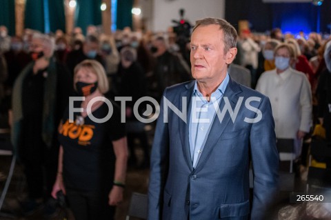  27.11.2021 WARSZAWA<br />
KONWENCJA KOMITETU OBRONY DEMOKRACJI<br />
6 LAT KOD<br />
N/Z DONALD TUSK<br />
 