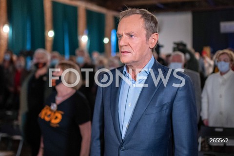  27.11.2021 WARSZAWA<br />
KONWENCJA KOMITETU OBRONY DEMOKRACJI<br />
6 LAT KOD<br />
N/Z DONALD TUSK<br />
 