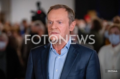  27.11.2021 WARSZAWA<br />
KONWENCJA KOMITETU OBRONY DEMOKRACJI<br />
6 LAT KOD<br />
N/Z DONALD TUSK<br />
 