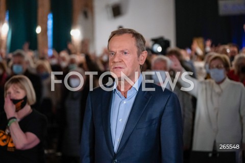  27.11.2021 WARSZAWA<br />
KONWENCJA KOMITETU OBRONY DEMOKRACJI<br />
6 LAT KOD<br />
N/Z DONALD TUSK<br />
 