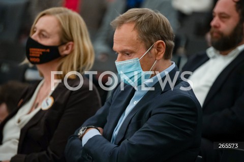  27.11.2021 WARSZAWA<br />
KONWENCJA KOMITETU OBRONY DEMOKRACJI<br />
6 LAT KOD<br />
N/Z DONALD TUSK<br />
 