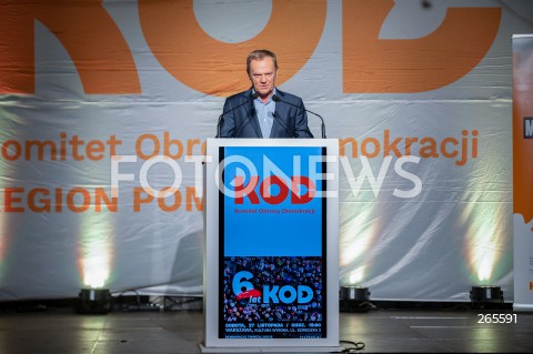  27.11.2021 WARSZAWA<br />
KONWENCJA KOMITETU OBRONY DEMOKRACJI<br />
6 LAT KOD<br />
N/Z DONALD TUSK<br />
 