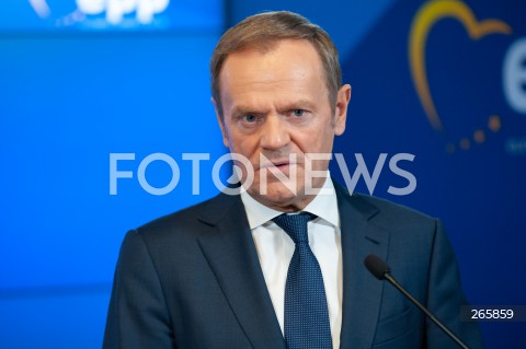  02.12.2021 WARSZAWA<br />
KONFERENCJA PRASOWA DONALDA TUSKA I KANDYDATA WEGIERSKIEJ OPOZYCJI NA PREMIERA PETERA MARKI - ZAYA<br />
PRESS CONFERENCE OF DONALD TUSK AND PETER MARKI - ZAY<br />
N/Z DONALD TUSK<br />
 