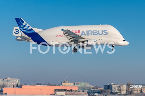 Samolot transportowy Airbus A300-600ST Beluga wylądował w Warszawie