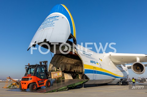 Największy samolot świata Antonov An-225 Mrija wylądował na lotnisku Rzeszów - Jasionka