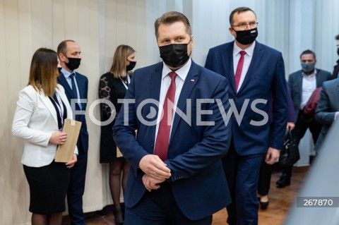  28.01.2022 JAROSLAW <br />
WIZYTA MINISTRA EDUKACJI I NAUKI PRZEMYSLAWA CZARNKA W PANSTWOWEJ WYZSZEJ SZKOLE TECHNICZNO - EKONOMICZNEJ W JAROSLAWIU<br />
N/Z PRZEMYSLAW CZARNEK REKTOR KRZYSZTOF REJMAN<br />
 