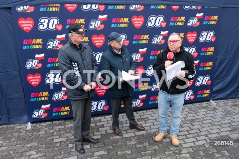  31.01.2022 WARSZAWA<br />
KONFERENCJA WOSP<br />
PODSUMOWANIE 30. FINALU WIELKIEJ ORKIESTRY SWIATECZNEJ POMOCY<br />
N/Z PIOTR BURCZYNSKI BOHDAN MARUSZEWSKI JERZY JUREK OWSIAK<br />
 