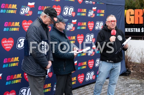  31.01.2022 WARSZAWA<br />
KONFERENCJA WOSP<br />
PODSUMOWANIE 30. FINALU WIELKIEJ ORKIESTRY SWIATECZNEJ POMOCY<br />
N/Z PIOTR BURCZYNSKI BOHDAN MARUSZEWSKI JERZY JUREK OWSIAK<br />
 