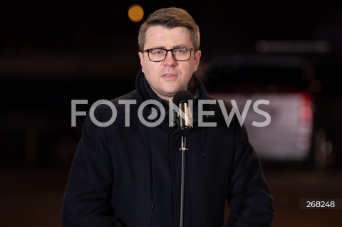  01.02.2022 WARSZAWA<br />
KONFERENCJA PRASOWA PREMIERA MATEUSZA MORAWIECKIEGO I PREZESA PKN ORLEN DANIELA OBAJTKA NA STACJI ORLEN W ZWIAZKU Z OBNIZKAMI CEN PALIW <br />
N/Z PIOTR MULLER<br />
 