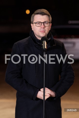  01.02.2022 WARSZAWA<br />
KONFERENCJA PRASOWA PREMIERA MATEUSZA MORAWIECKIEGO I PREZESA PKN ORLEN DANIELA OBAJTKA NA STACJI ORLEN W ZWIAZKU Z OBNIZKAMI CEN PALIW <br />
N/Z PIOTR MULLER<br />
 