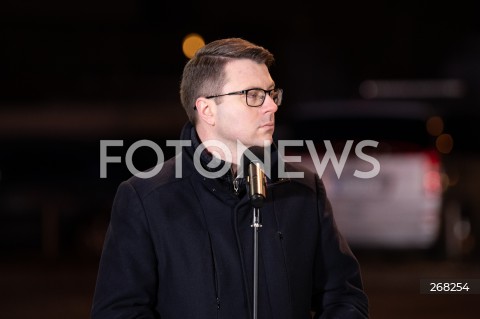  01.02.2022 WARSZAWA<br />
KONFERENCJA PRASOWA PREMIERA MATEUSZA MORAWIECKIEGO I PREZESA PKN ORLEN DANIELA OBAJTKA NA STACJI ORLEN W ZWIAZKU Z OBNIZKAMI CEN PALIW <br />
N/Z PIOTR MULLER<br />
 