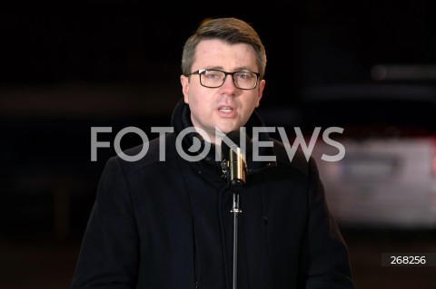  01.02.2022 WARSZAWA<br />
KONFERENCJA PRASOWA PREMIERA MATEUSZA MORAWIECKIEGO I PREZESA PKN ORLEN DANIELA OBAJTKA NA STACJI ORLEN W ZWIAZKU Z OBNIZKAMI CEN PALIW <br />
N/Z PIOTR MULLER<br />
 