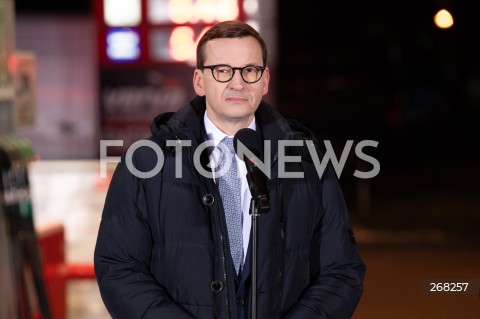  01.02.2022 WARSZAWA<br />
KONFERENCJA PRASOWA PREMIERA MATEUSZA MORAWIECKIEGO I PREZESA PKN ORLEN DANIELA OBAJTKA NA STACJI ORLEN W ZWIAZKU Z OBNIZKAMI CEN PALIW <br />
N/Z PREMIER MATEUSZ MORAWIECKI<br />
 