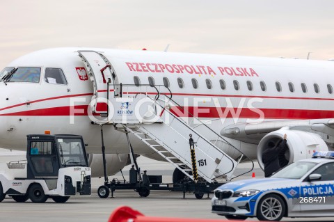 Samolot rządowy Embraer 175 na lotnisku Rzeszów Jasionka