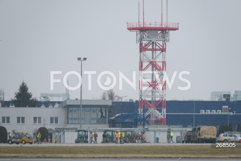  06.02.2022 LOTNISKO RZESZOW JASIONKA <br />
PRZYLOT AMERYKANSKICH ZOLNIERZY Z 82. DYWIZJI POWIETRZNODESANTOWEJ Z KAROLINY POLNOCNEJ <br />
N/Z WOJSKOWY AMERYKANSKI SAMOLOT BOEING C-17 GLOBEMASTER <br />
 