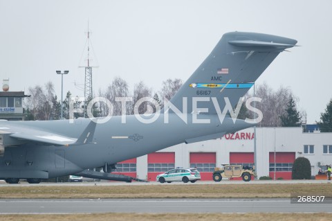  06.02.2022 LOTNISKO RZESZOW JASIONKA <br />
PRZYLOT AMERYKANSKICH ZOLNIERZY Z 82. DYWIZJI POWIETRZNODESANTOWEJ Z KAROLINY POLNOCNEJ <br />
N/Z WOJSKOWY AMERYKANSKI SAMOLOT BOEING C-17 GLOBEMASTER <br />
 