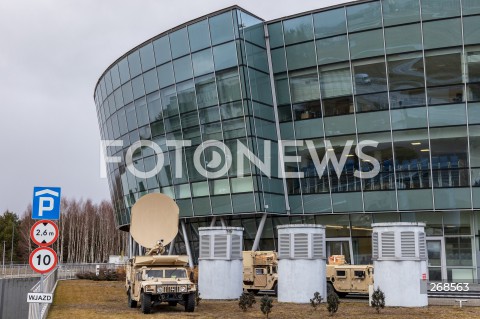  07.02.2022 JASIONKA<br />
PRZYLOT AMERYKANSKICH ZOLNIERZY Z 82. DYWIZJI POWIETRZNODESANTOWEJ Z KAROLINY POLNOCNEJ <br />
N/Z CENTRUM WYSTAWIENNICZO - KONGRESOWE G2A ARENA W JASIONCE GDZIE MA BYC ZLOKALIZOWANE DOWODZTWO WOJSK AMERYKANSKICH <br />
 