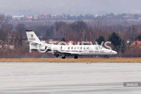  07.02.2022 LOTNISKO RZESZOW JASIONKA <br />
PRZYLOT AMERYKANSKICH ZOLNIERZY Z 82. DYWIZJI POWIETRZNODESANTOWEJ Z KAROLINY POLNOCNEJ <br />
N/Z AMERYKANSKI SAMOLOT BIZZJET CESSNA UC-35A CITATION ULTRA AMERYKANSKI KTORYM PRZYLECIELI AMERYKANSCY ZOLNIERZE<br />
 