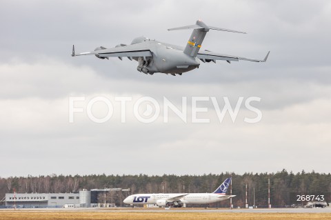  08.02.2022 LOTNISKO RZESZOW JASIONKA <br />
PRZYLOT AMERYKANSKICH ZOLNIERZY Z 82. DYWIZJI POWIETRZNODESANTOWEJ Z KAROLINY POLNOCNEJ <br />
<br />
Arrival of American soldiers from 82nd Airborne Division from North Carolina in Poland (Rzeszow Airport)<br />
<br />
N/Z WOJSKOWY AMERYKANSKI SAMOLOT TRANSPORTOWY BOEING C-17 GLOBEMASTER PODCZAS STARTU <br />
 