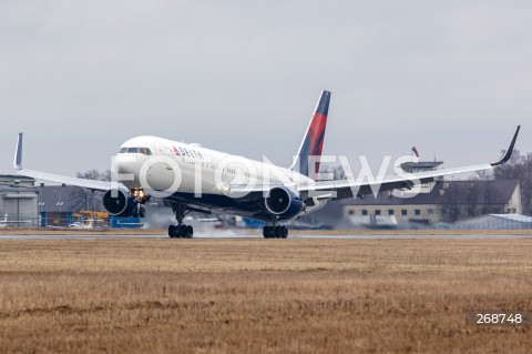  09.02.2022 LOTNISKO RZESZOW JASIONKA <br />
PRZYLOT AMERYKANSKICH ZOLNIERZY Z 82. DYWIZJI POWIETRZNODESANTOWEJ Z KAROLINY POLNOCNEJ <br />
<br />
Arrival of American soldiers from 82nd Airborne Division from North Carolina in Poland (Rzeszow Airport)<br />
<br />
N/Z SAMOLOT PASAZERSKI BOEING 767 AMERYKANSKIEJ LINII LOTNICZEJ DELTA AIRLINES KTORYM PRZYLECIELI ZOLNIERZE Z USA <br />
 