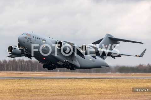  09.02.2022 LOTNISKO RZESZOW JASIONKA <br />
PRZYLOT AMERYKANSKICH ZOLNIERZY Z 82. DYWIZJI POWIETRZNODESANTOWEJ Z KAROLINY POLNOCNEJ <br />
<br />
Arrival of American soldiers from 82nd Airborne Division from North Carolina in Poland (Rzeszow Airport)<br />
<br />
N/Z WOJSKOWY AMERYKANSKI SAMOLOT TRANSPORTOWY BOEING C-17 GLOBEMASTER <br />
 