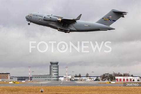  09.02.2022 LOTNISKO RZESZOW JASIONKA <br />
PRZYLOT AMERYKANSKICH ZOLNIERZY Z 82. DYWIZJI POWIETRZNODESANTOWEJ Z KAROLINY POLNOCNEJ <br />
<br />
Arrival of American soldiers from 82nd Airborne Division from North Carolina in Poland (Rzeszow Airport)<br />
<br />
N/Z WOJSKOWY AMERYKANSKI SAMOLOT TRANSPORTOWY BOEING C-17 GLOBEMASTER <br />
 