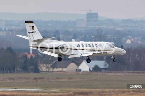  11.02.2022 LOTNISKO RZESZOW JASIONKA <br />
AMERYKANSKIE SAMOLOTY I SMIGLOWCE W PORCIE LOTNICZYM RZESZOW JASIONKA<br />
<br />
N/Z CESSNA 560 CITATION V AMERYKANSKIEJ ARMII<br />
 