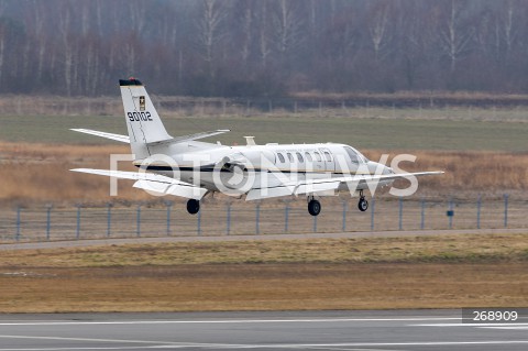  11.02.2022 LOTNISKO RZESZOW JASIONKA <br />
AMERYKANSKIE SAMOLOTY I SMIGLOWCE W PORCIE LOTNICZYM RZESZOW JASIONKA<br />
<br />
N/Z CESSNA 560 CITATION V AMERYKANSKIEJ ARMII<br />
 